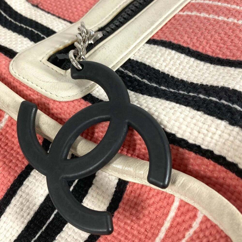 CHANEL Black Leather Logo Shoulder Bag - Picture 8 of 13